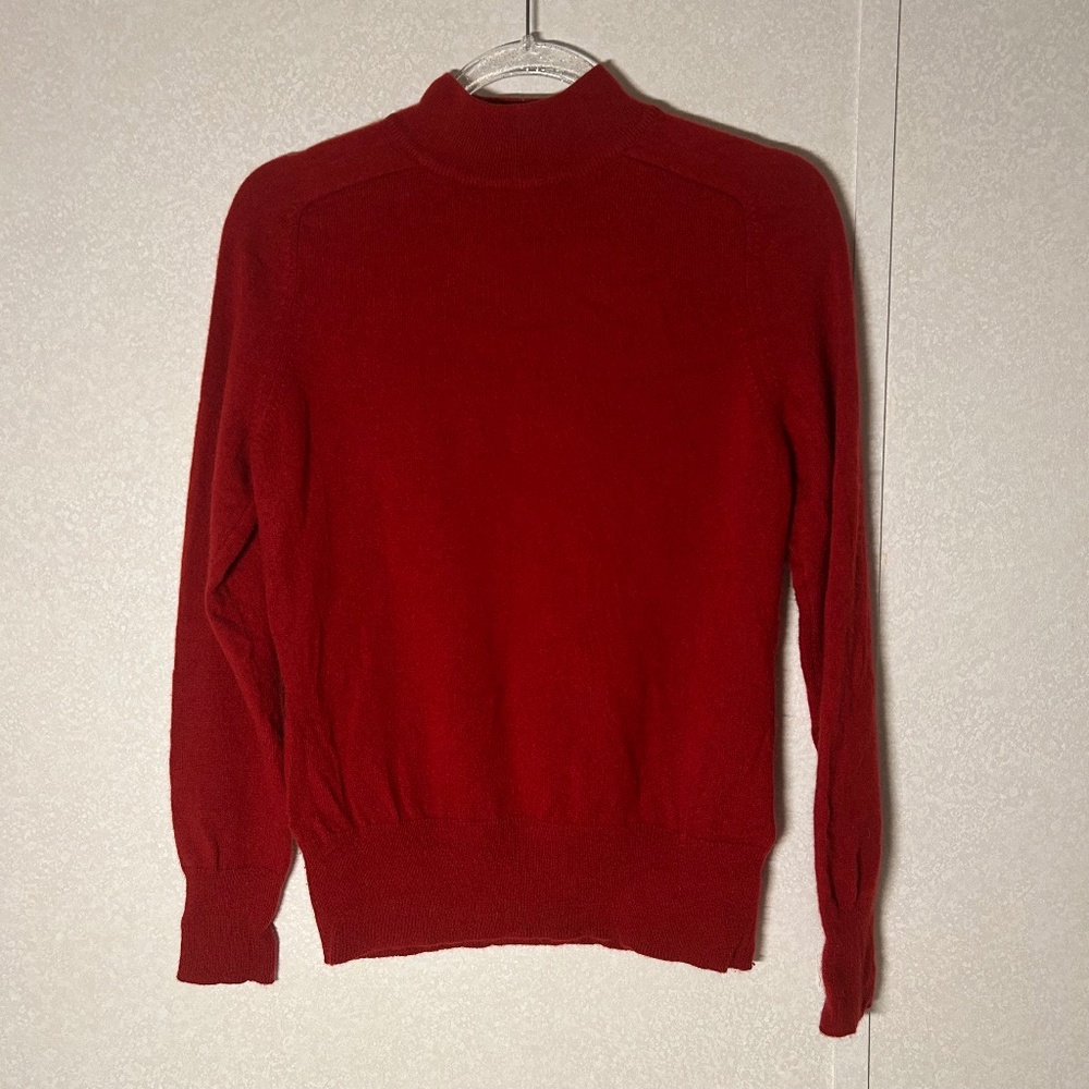 Prive Red 100% Cashmere Women’s size Medium Sweater Turtleneck Burgundy.